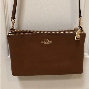 EUC COACH CROSSBODY PURSE IN TAN/LUGGAGE